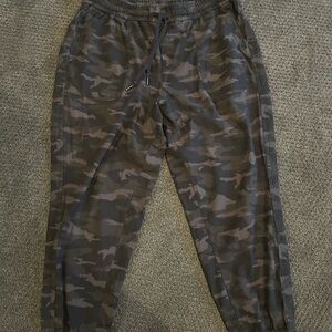 Women’s Camouflage Jogger Pants